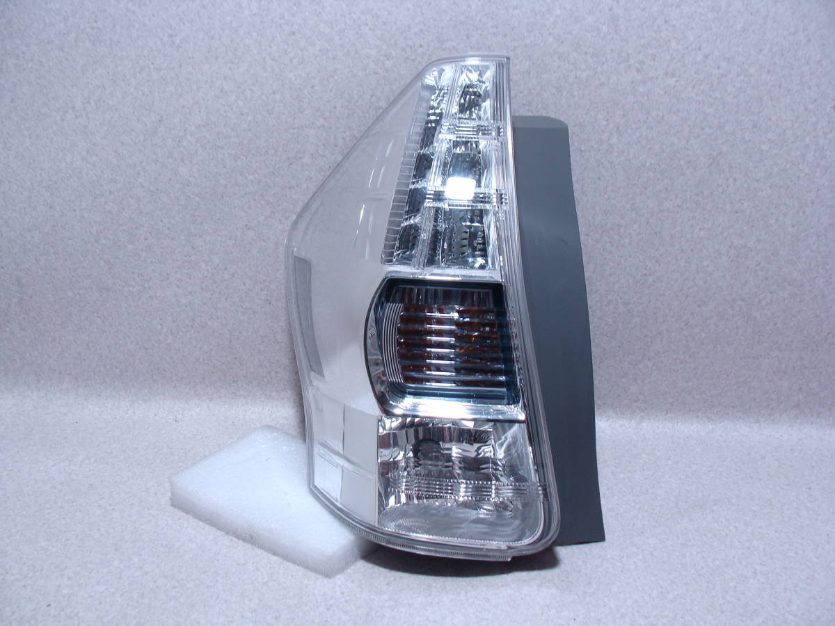 HD46951　★　ZVW41　プリウスα　テールランプ　左　STANLEY 47-46　81561-47140