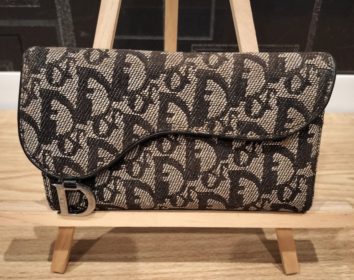  kz0812 025 現状品 ChristianDior クリスチャンディオール サドル 三つ折り 財布 シグネチャー CDロゴ ゴールド レディース(女性用財布)｜売買されたオークション情報、yahooの商品情報をアーカイブ 服飾小物