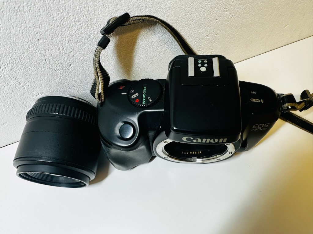 現状品 Canon 一眼レフカメラ（E05 750QD） レンズ付（UC1207