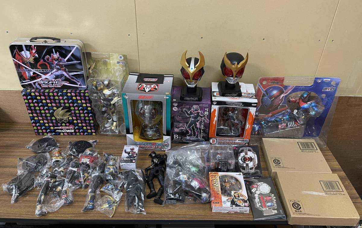 MICRO COLLECTION STATUE 仮面ライダー」1回1,000円のガシャポン