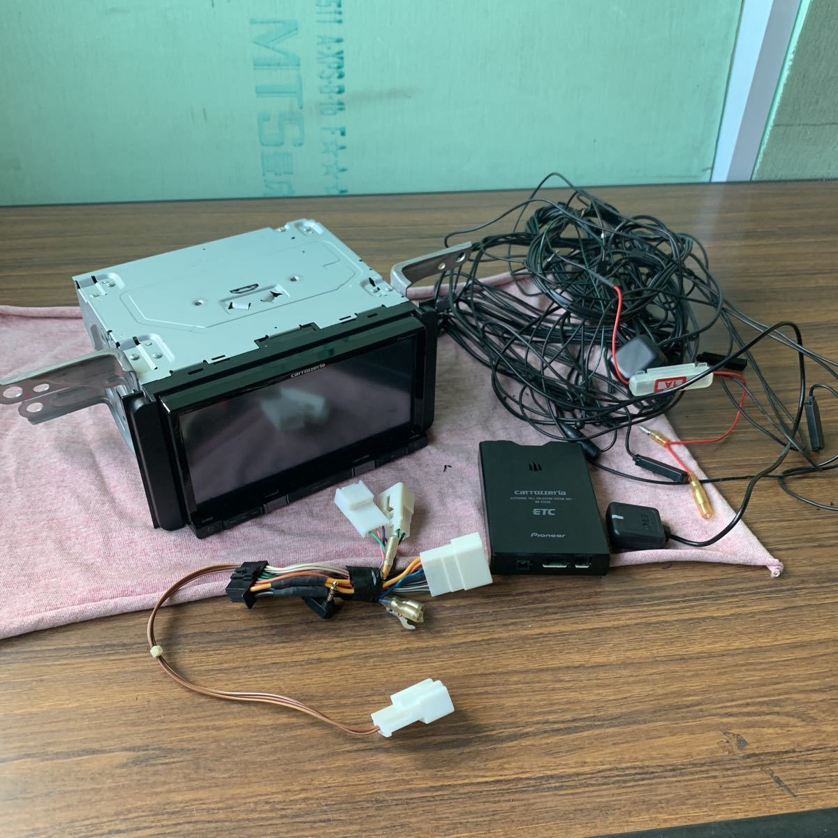 カロッツェリア carrozzeria メモリーナビ AVIC-RZ06 ETC 30プリウス