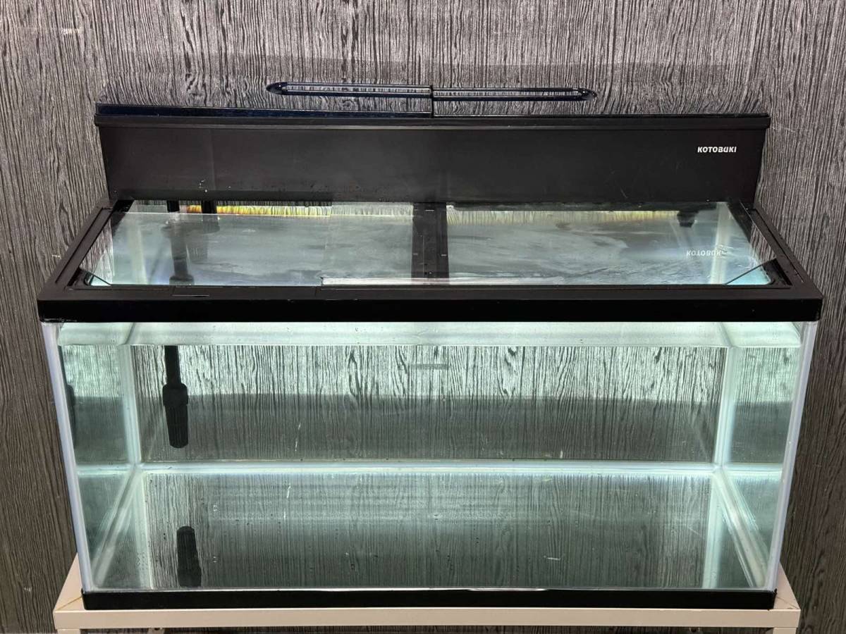栃木県15000円で引き取り限定 ガラス水槽 水槽台付き90cm