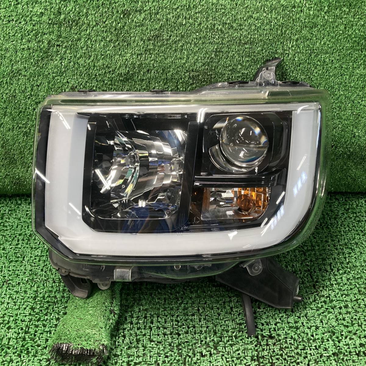 送料無料】ウェイク ピクシスメガ LED 純正ヘッドライト 左側 助手席側