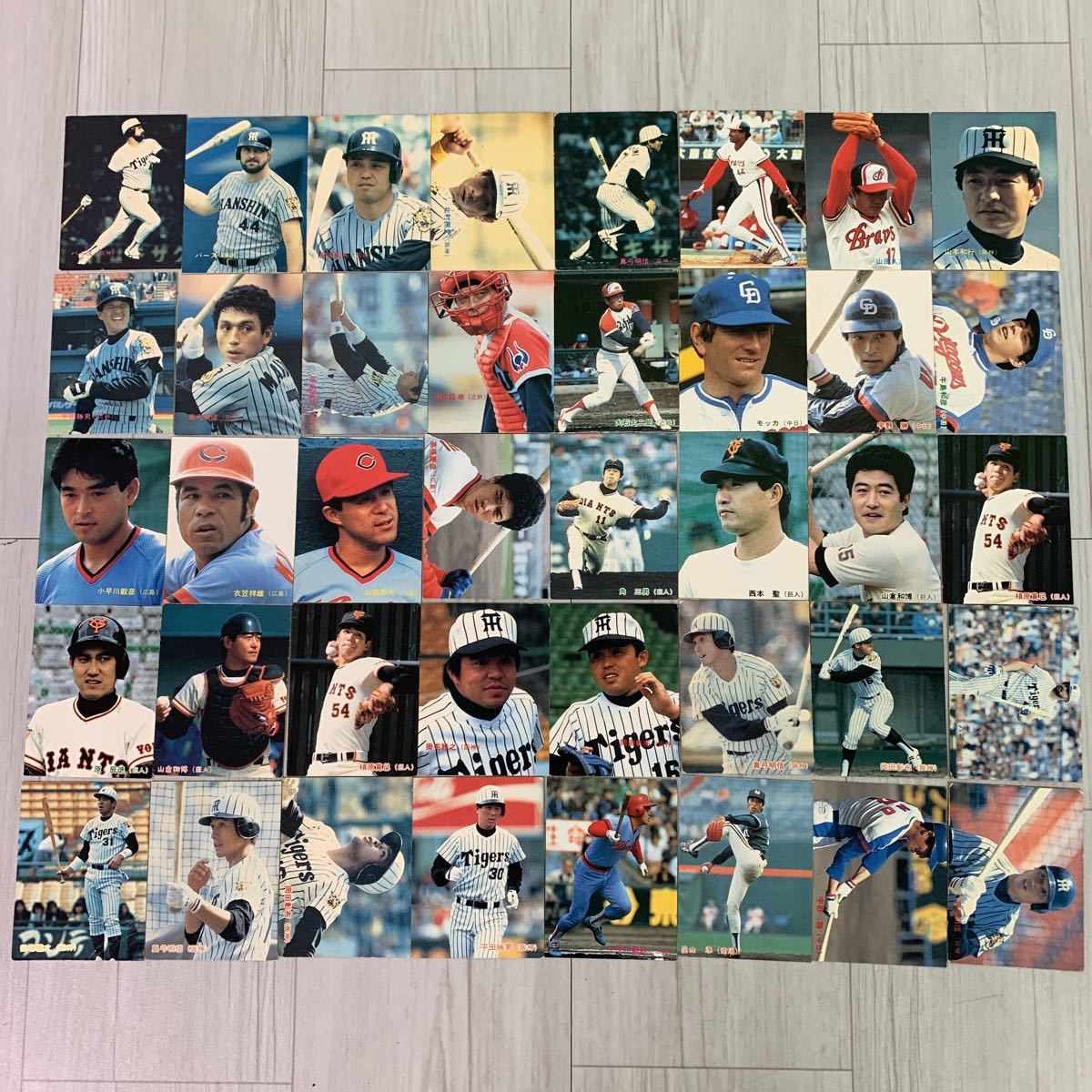  ⑤ カルビー プロ野球カード 1985 No.408 No.421 R バース No.418 岡田彰布 他 約40枚 まとめ売り(1980-1989年)｜売買されたオークション情報、yahooの商品情報をアーカイブ公開 - オークファン シングルカード