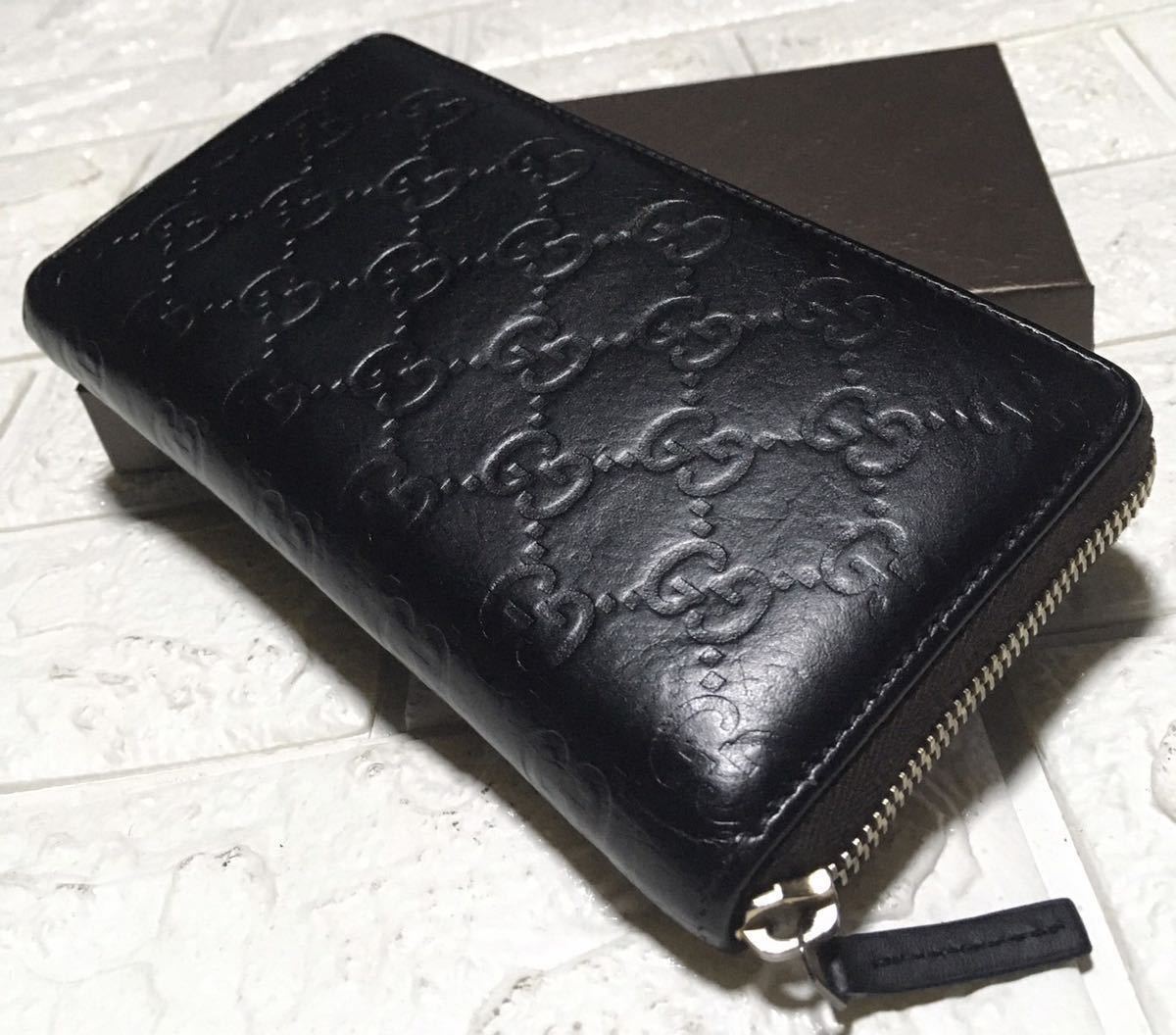 正規品■鑑定済み■GUCCIシマGGラウンドファスナー■シリアル番号212110〜