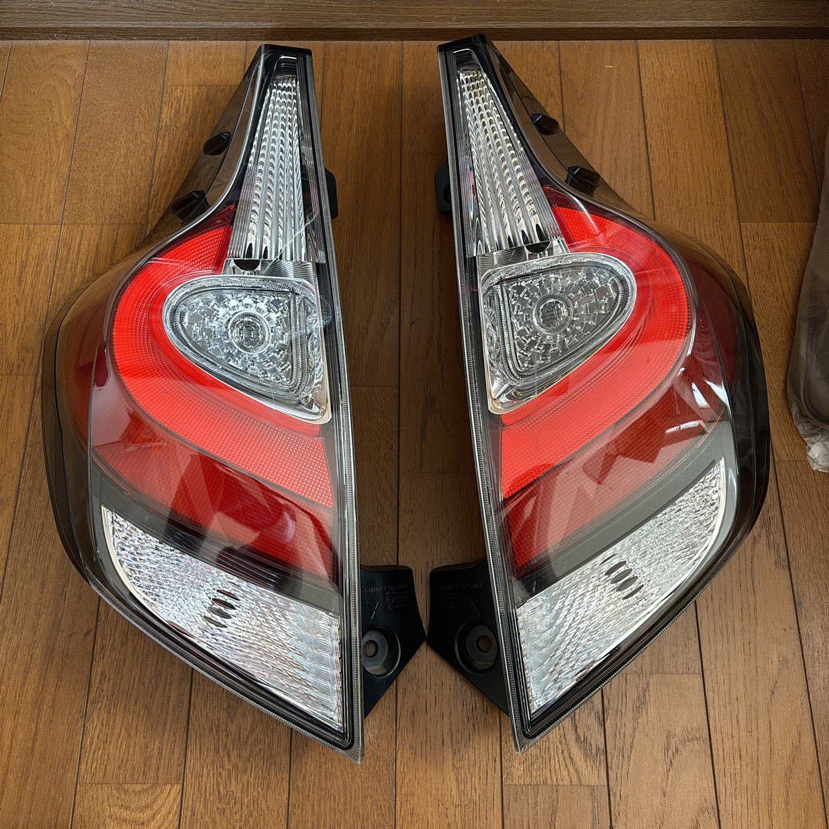 トヨタアクア 後期 LEDテールランプ NHP10 アクア NHP10 トヨタ