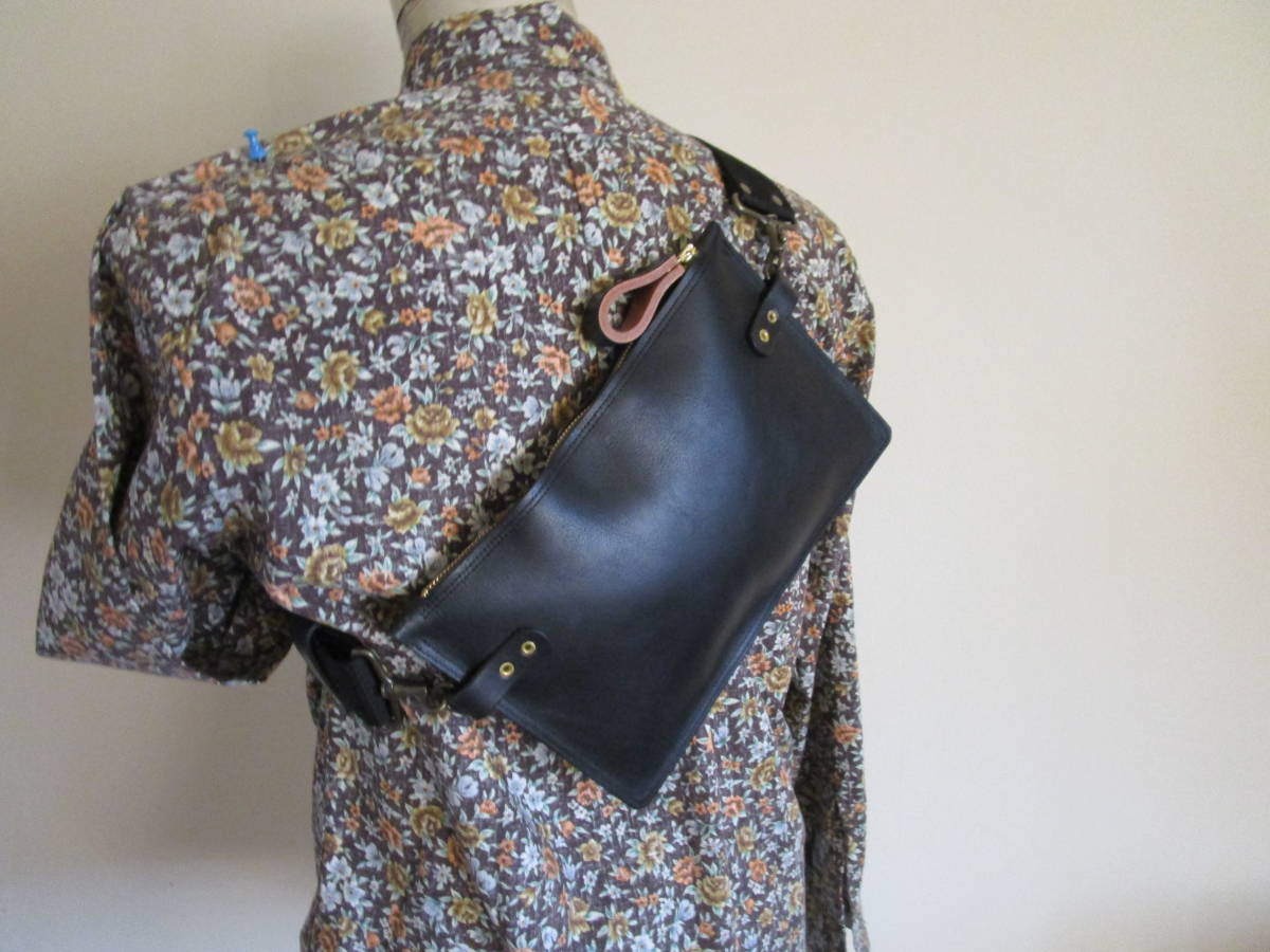 体にフィットするよう絞り込めるボディーバッグ！マッドブラック 肉厚 上質ヌメ革！極厚UKブライドルレザー引手！ハンドメイド！本革