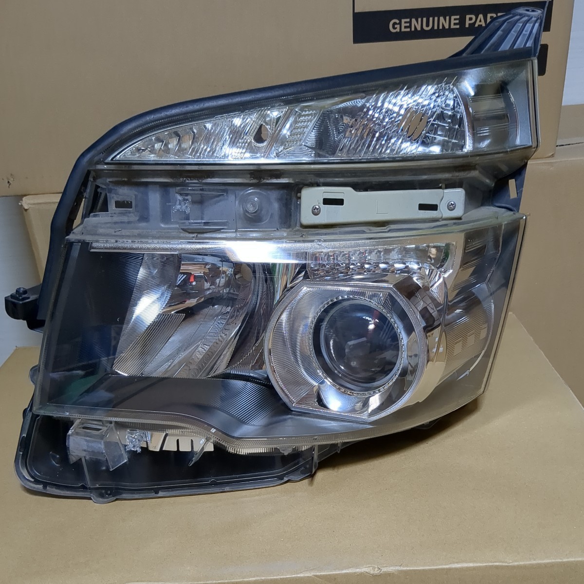 80ヴォクシー後期　左ヘッドライト ヴォクシー ZS煌 80系 後期 左ライト LED ICHIKOH 28-240｜Yahoo