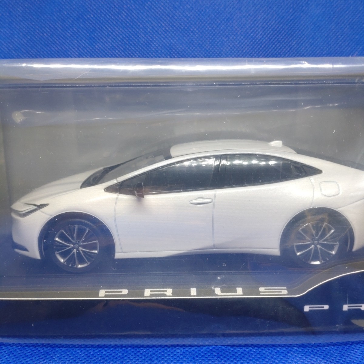 格安，新作 新型プリウス ミニカー 089 プラチナホワイトパールマイカ1/30スケール(乗用車)｜売買されたオークション情報、yahooの商品情報をアーカイブ公開 - オークファン 乗用車
