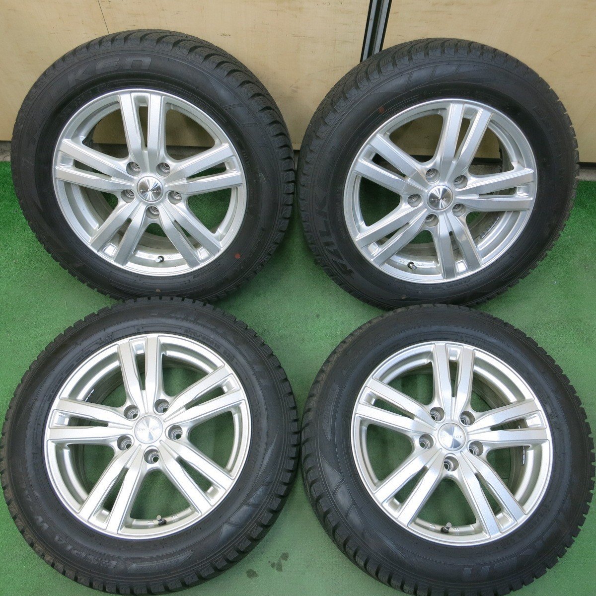 *送料無料*バリ溝！キレイ！9.5分以上★スタッドレス 205/60R16 ファルケン エスピア W-ACE DUFACT デュファクト PCD114.3/5H★3101502イス