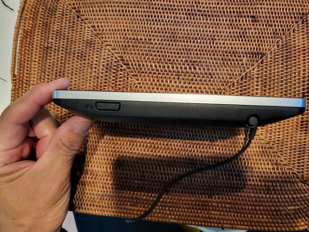 Panasonic Gorilla CN-G1100VD 7V型SSDポータブルナビ 2018製造