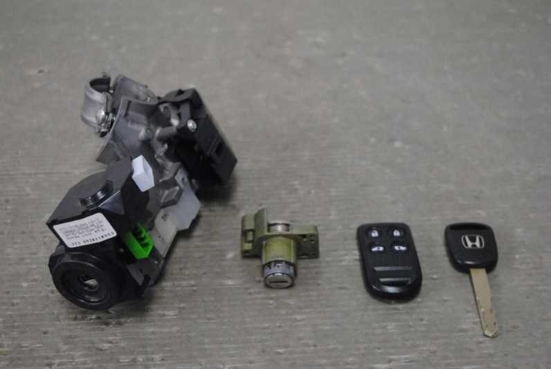 ステップワゴン G 前期(RG1)純正 動作保証 メイン キーシリンダー キーレスリモコン 4ボタン 両側スライドボタン キー 2500A-HLIS1 s008715