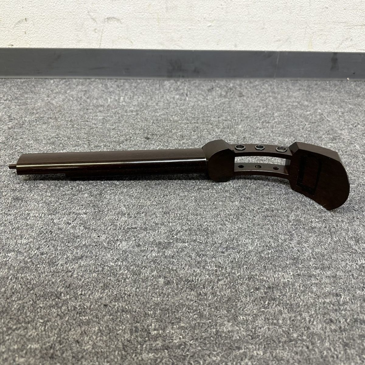 W608-I56-18 三味線 中棹 紫檀? 子持ち綾杉胴 金細 全長約98cm 棹幅約