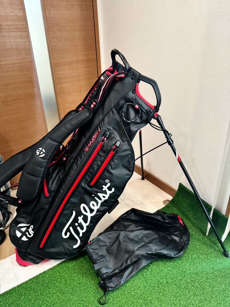 送料無料　希少　良品　完売モデル　タイトリスト　スタンド　キャディバッグ　防水　STADRY 4UP TB 65X2 軽量　黒/赤　アスリート