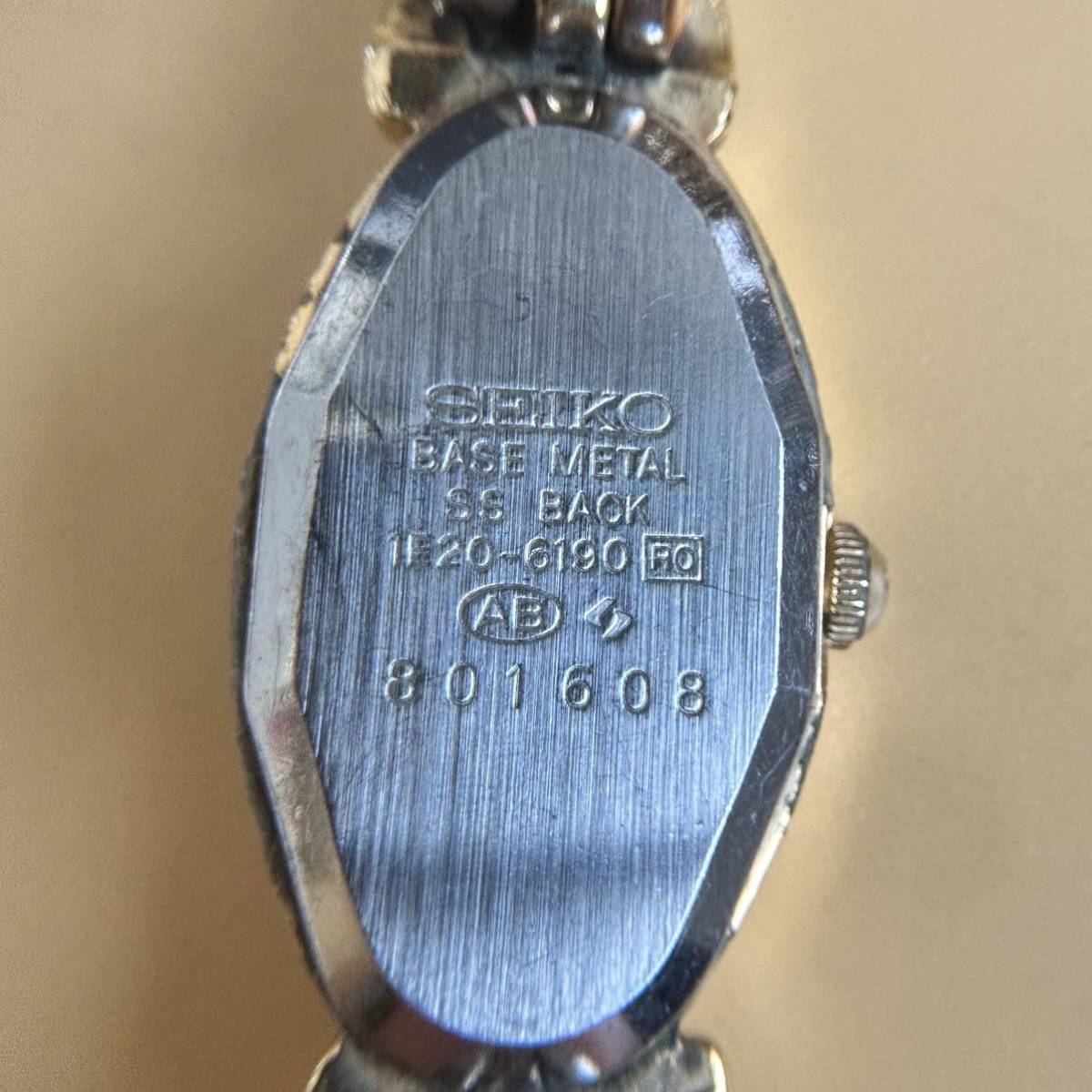 稼働SEIKO 1E20-6190 ブレスウォッチ 石付き ゴールド SEIKO公式