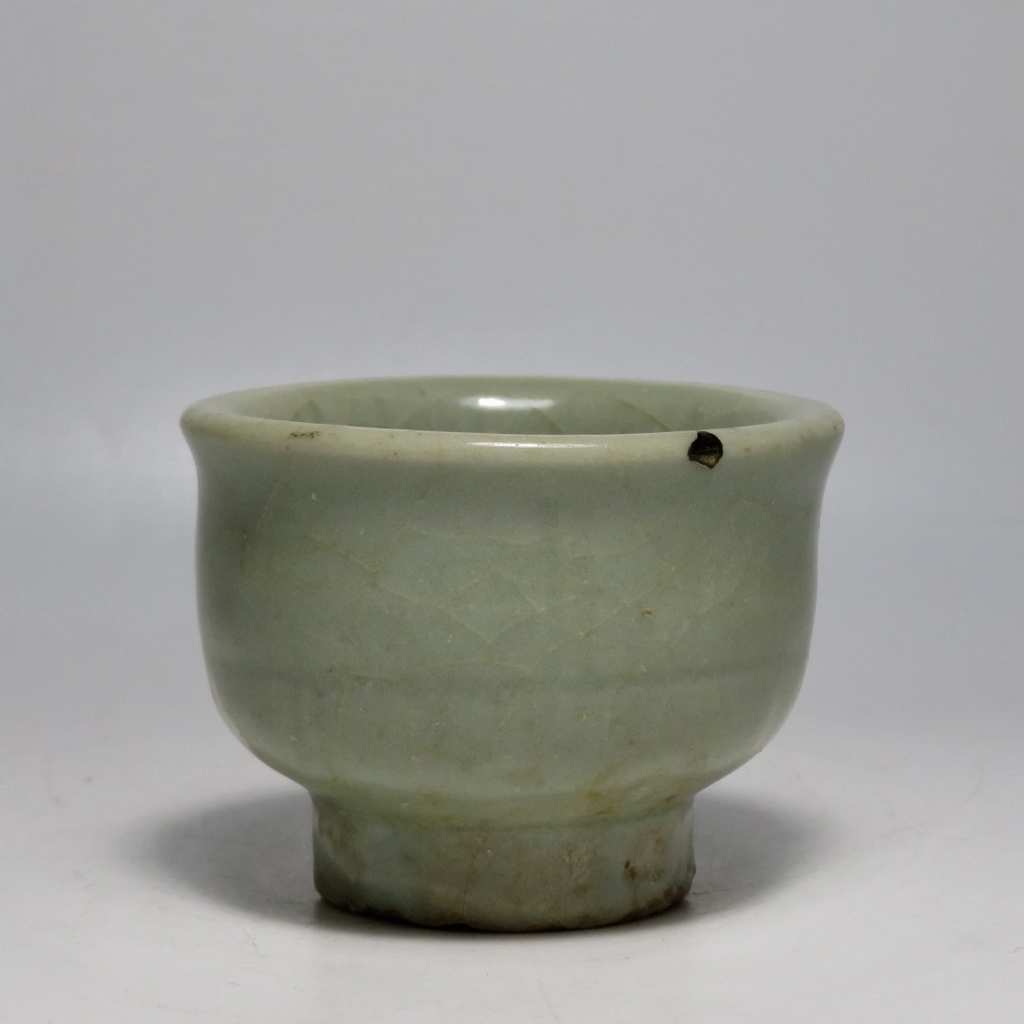 A23S19中国美術 明時代 龍泉窯 青磁花卉文筒杯 茶器 時代物 置物 唐