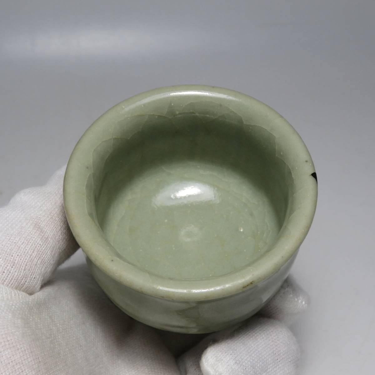A23S19中国美術 明時代 龍泉窯 青磁花卉文筒杯 茶器 時代物 置物 唐