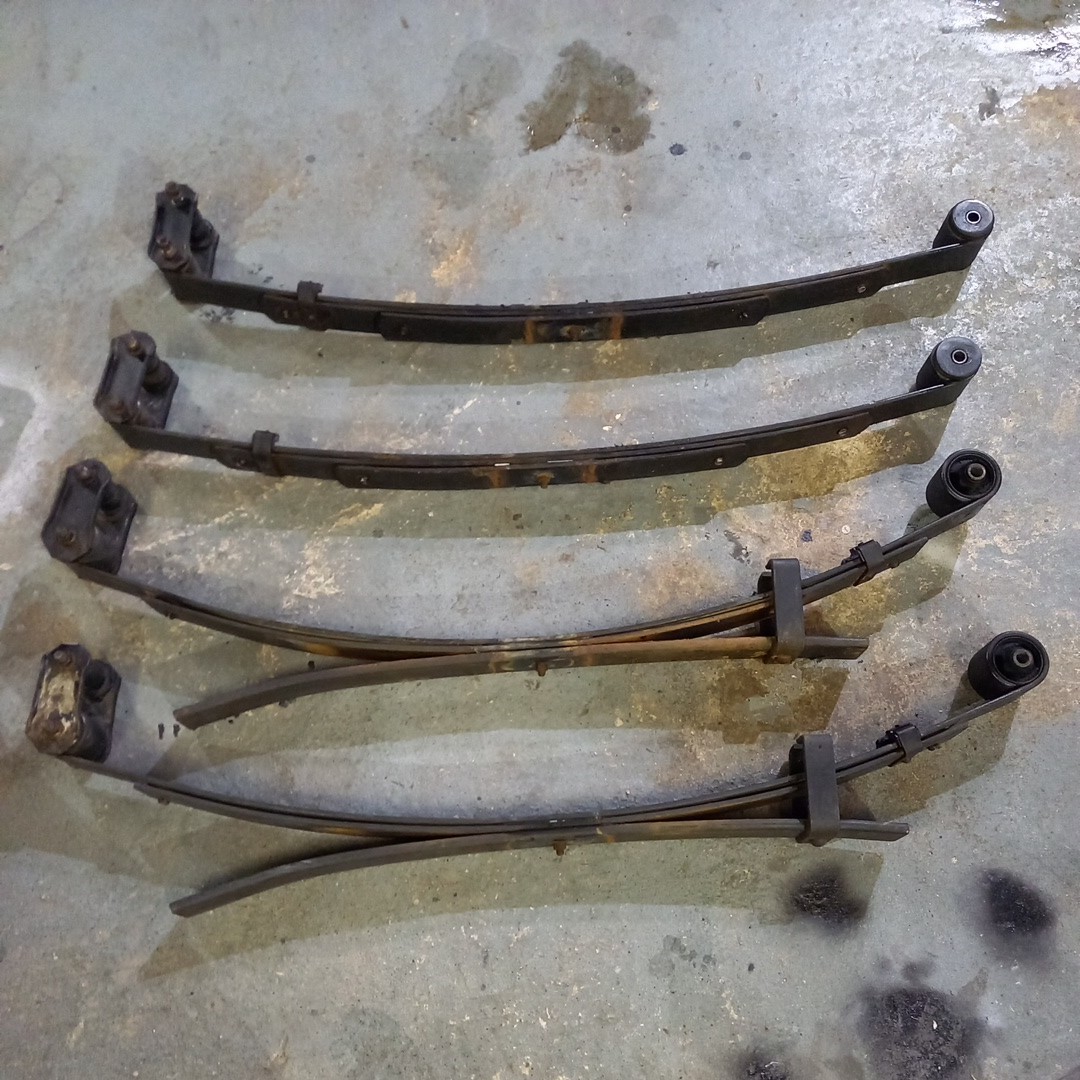 JA11 ジムニー 純正リーフ　板バネ　リーフスプリング　シャックル付き