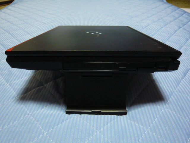 富士通LIFEBOOK A746/N 15.6型/Win11/Core-i3/メモリ4GB/SSD128GB
