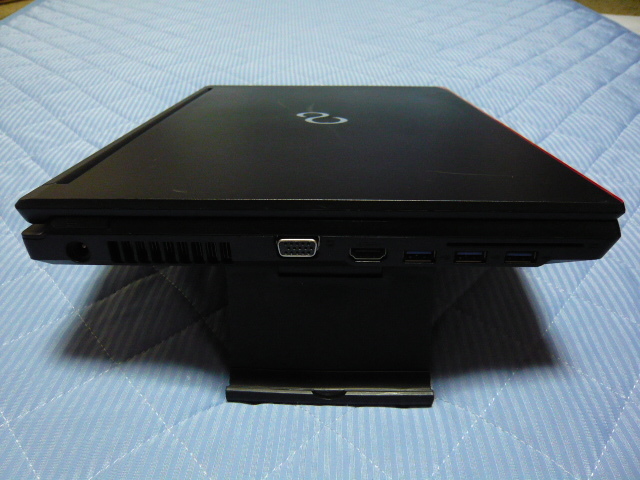 富士通LIFEBOOK A746/N 15.6型/Win11/Core-i3/メモリ4GB/SSD128GB