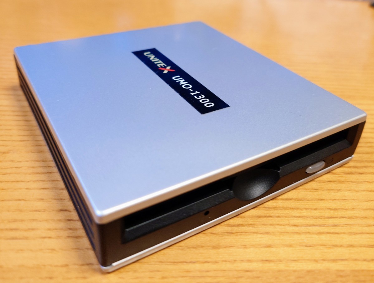 【未使用・希少品】UNITEX USB接続 外付けMOドライブ UMO-1300 中古】1.3GB MOドライブ UMO-1300 USB バスパワー 【公式通販】