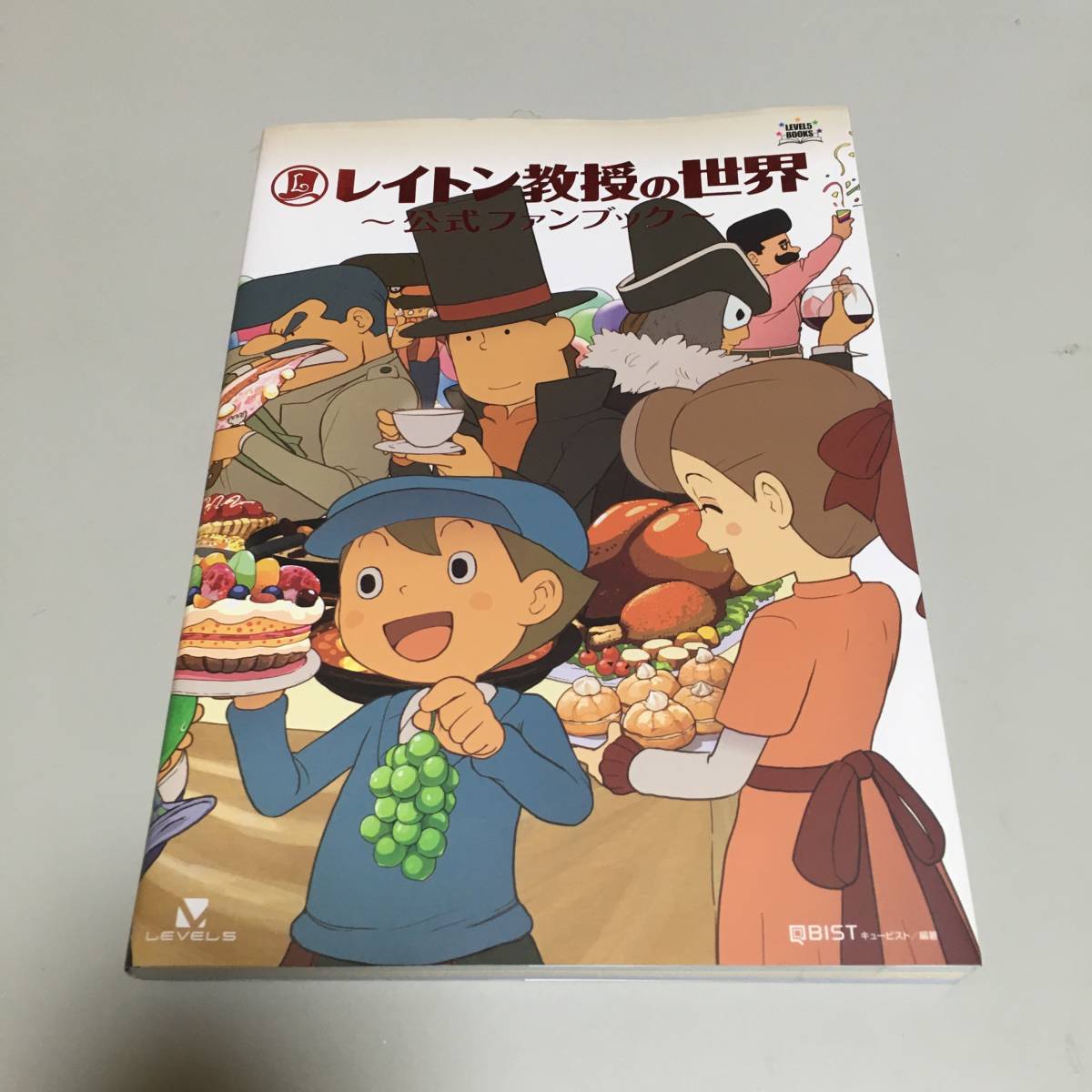 新作入荷】 即決 レイトン教授の世界 公式ファンブック 初版
