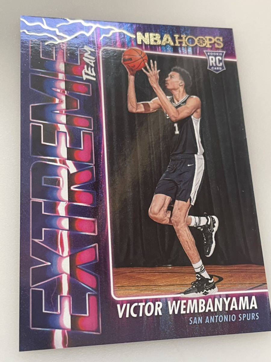 Victor Wembanyama NBA Hoops EXTREME Team Holo ルーキーカード NBA