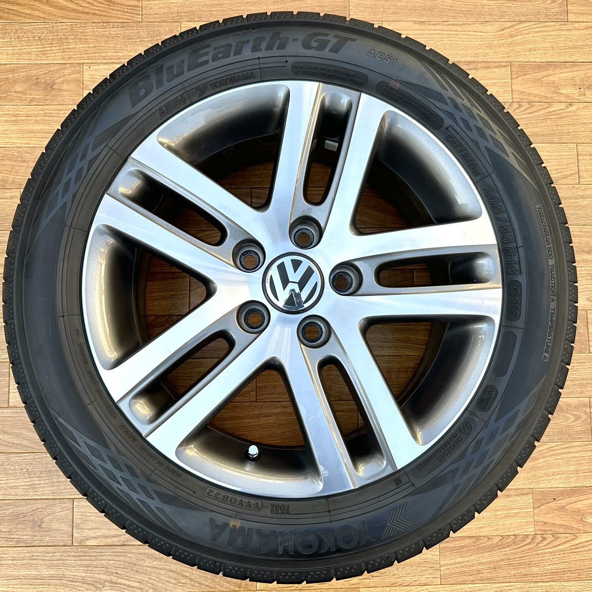 VW フォルクスワーゲン 純正 16インチ アルミホイール★YOKOHAMA 2022年製205/55R16 4本セット★ゴルフ パサート トゥーラン ジェッタ等に フォルクスワーゲン VW 純正 ゴルフ7純正ホイール やや傷や スタッドレス