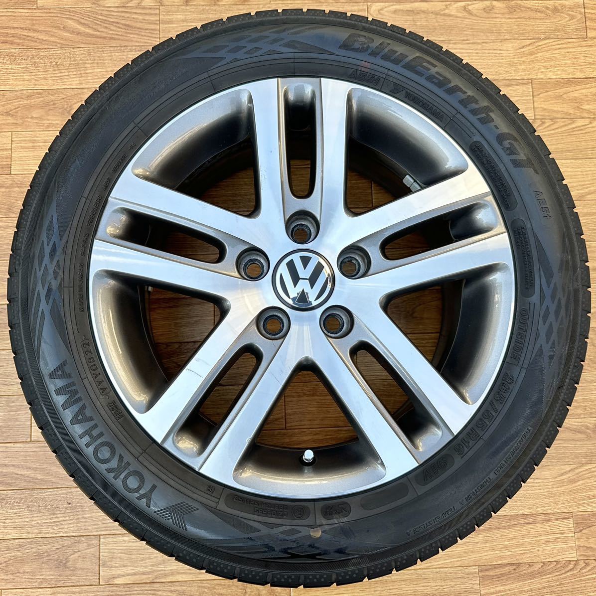 VW フォルクスワーゲン 純正 16インチ アルミホイール★YOKOHAMA 2022年製205/55R16 4本セット★ゴルフ パサート トゥーラン ジェッタ等に フォルクスワーゲン VW 純正 ゴルフ7純正ホイール やや傷や スタッドレス