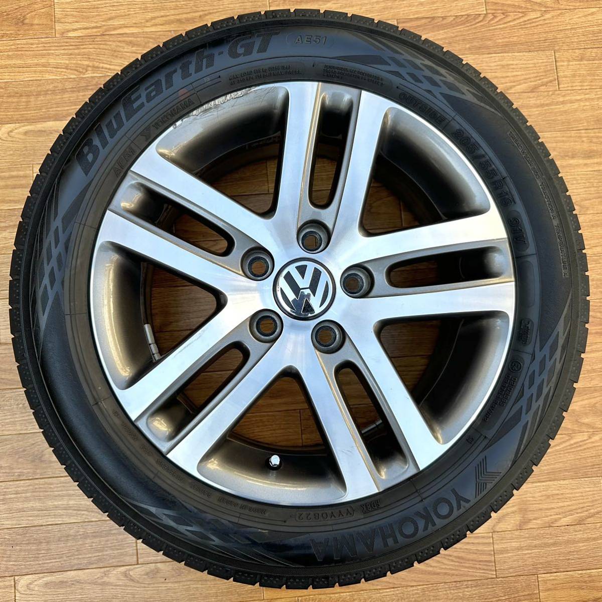 VW フォルクスワーゲン 純正 16インチ アルミホイール★YOKOHAMA 2022年製205/55R16 4本セット★ゴルフ パサート トゥーラン ジェッタ等に フォルクスワーゲン VW 純正 ゴルフ7純正ホイール やや傷や スタッドレス
