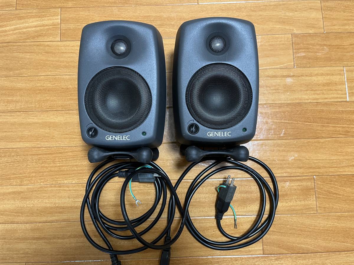 Genelec 8020A 超定番高級モニタースピーカー 2本 ケーブルと壁掛け