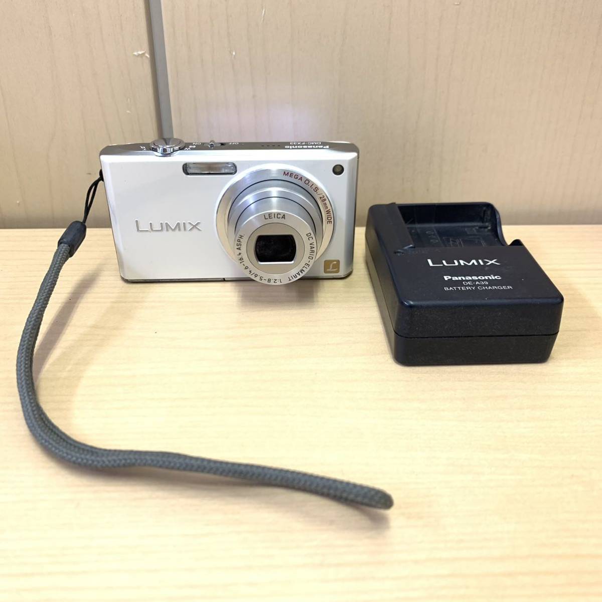 【T1126】Panasonic パナソニック LUMIX DMC-FX33 デジカメ デジタルカメラ ホワイト 白 動作確認済み 充電器付き 光学機器 コンパクト