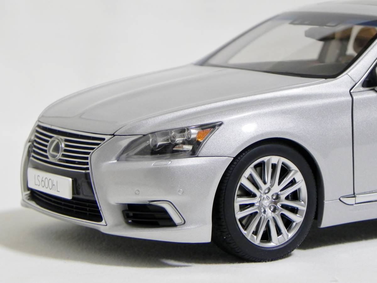 オートアート 1/18 レクサス LS600hL シルバー 展示中古品 LEXUS 1⁄18