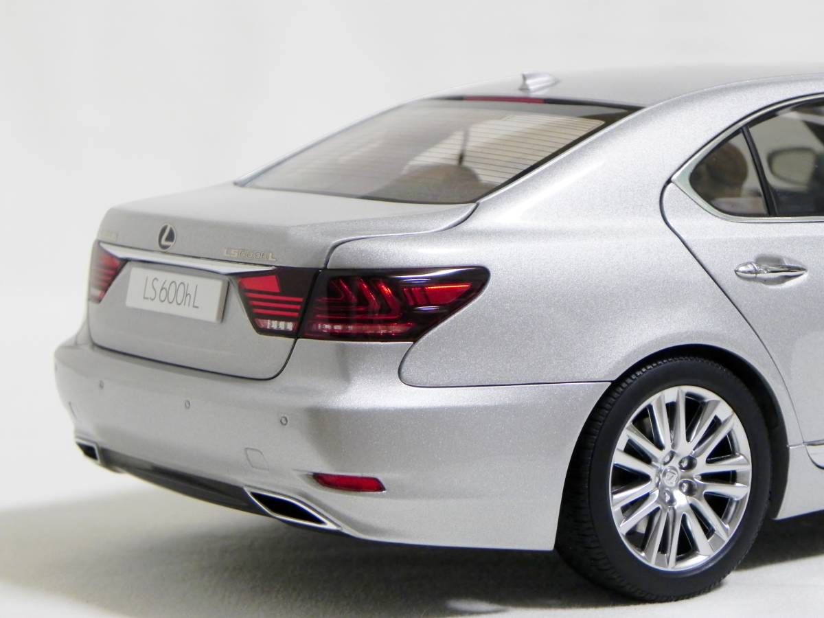オートアート 1/18 レクサス LS600hL シルバー 展示中古品 LEXUS 1⁄18
