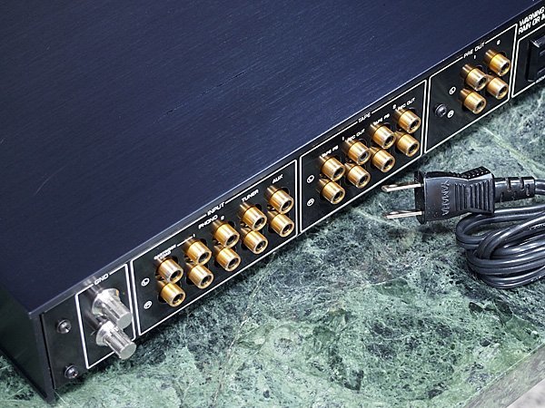 YAMAHA C-2a ♪ヤマハ・サウンドを象徴する 銘プリアンプ