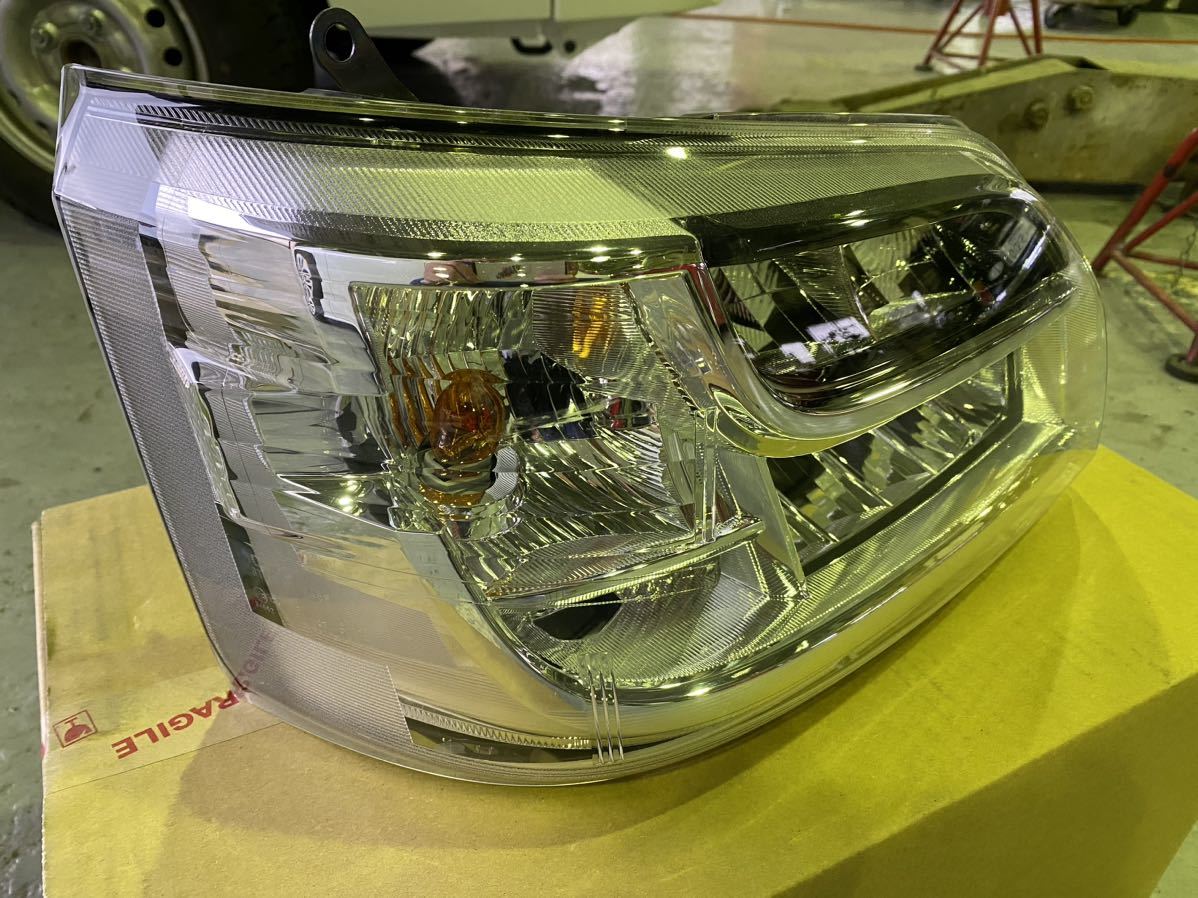 ダイハツハイゼット S500P 右ヘッドライト LED ハイゼットトラック後期