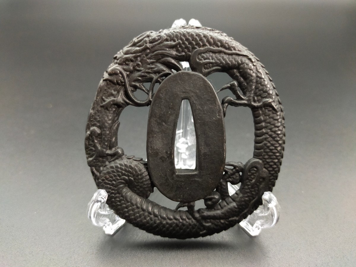 刀装具 鍔 龍図 時代物 時代物 後藤仙乗作 鍔 鐔 波龍図 刀装具の通販