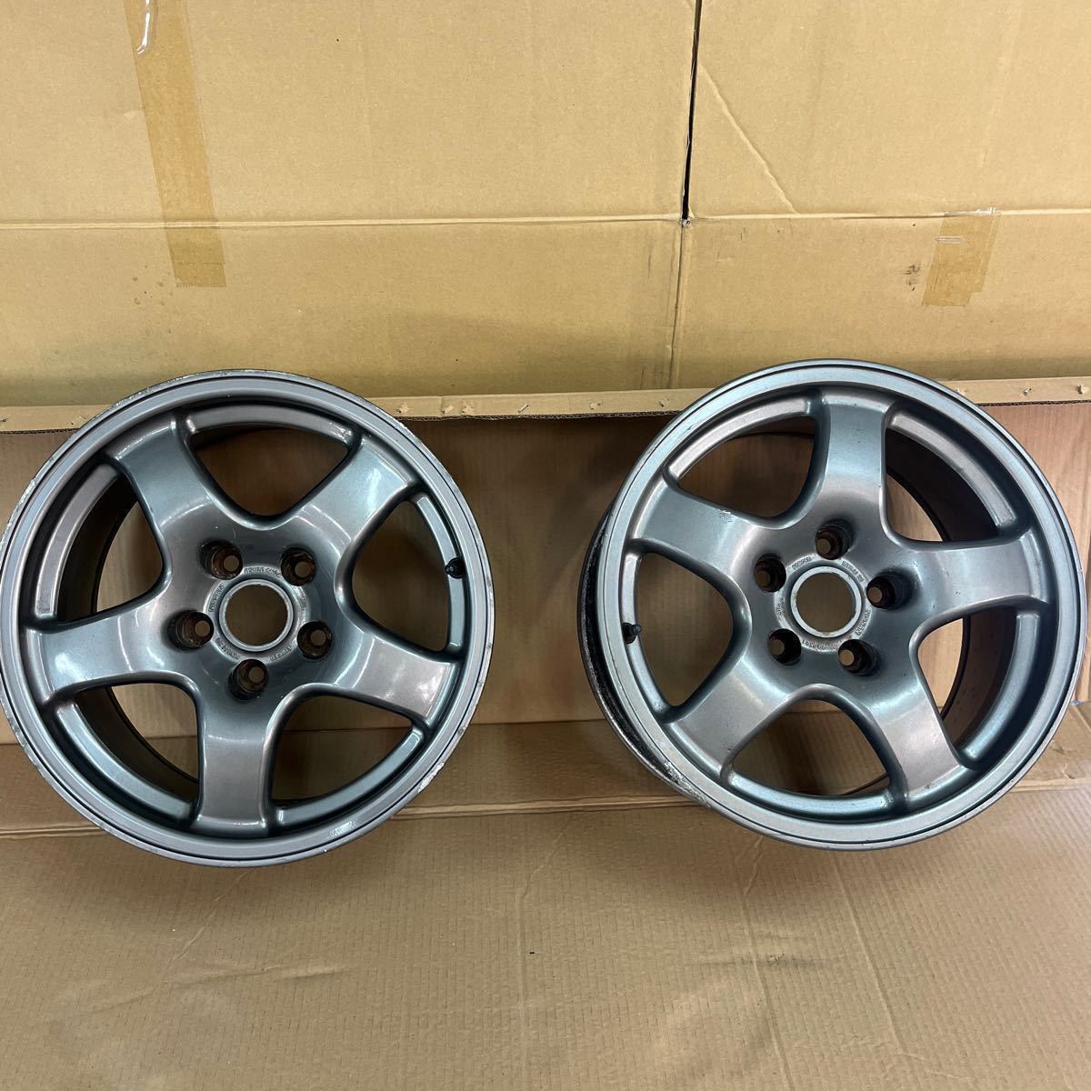 日本公式店 スカイライン GTR R32 BNR32 純正アルミホイール 16