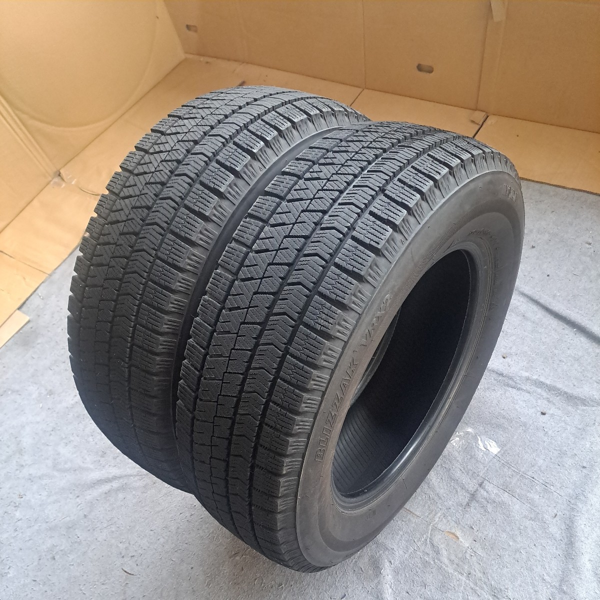 195/65R15 スタッドレス　VRX2 2021年 100-5H BRIDGESTON VRX2 195/65R15 スタッドレス 2020年 バリ山 2本 VRX2 195