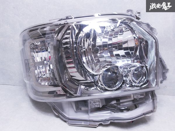 トヨタ200系ハイエース4型純正LEDヘッドライト(KOITO トヨタ純正