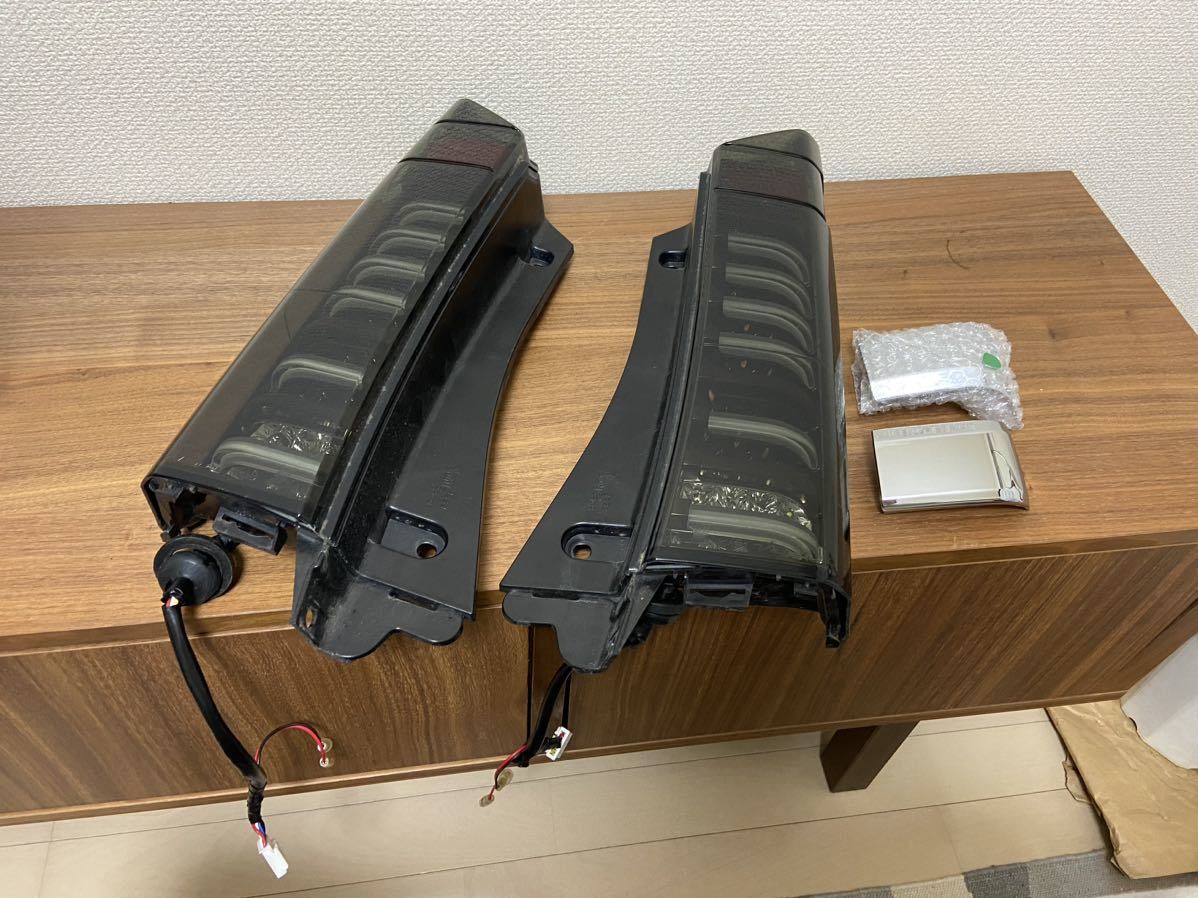 ☆Valenti☆LEDスモークテールランプ♢N-BOX JF1⁄JF2用☆美品