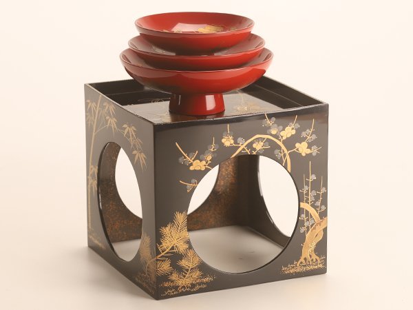 流】木製漆器 蒔絵 三ッ盃 盃台 花月台 共箱 KS415 流木製漆器 蒔絵 三