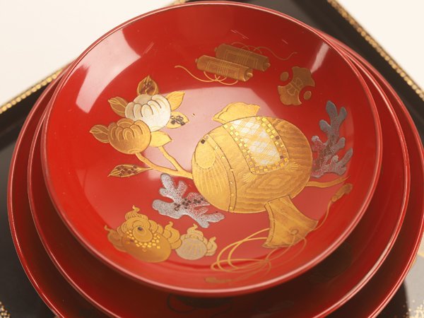 流】木製漆器 蒔絵 三ッ盃 盃台 花月台 共箱 KS415 流木製漆器 蒔絵 三
