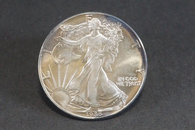 (66)外国貨幣 アメリカ ウォーキングリバティ銀貨2枚◆未使用◆極美品◆純銀1ドル1オンス リバティ銀貨 1986年1987年イーグル銀貨コイン アメリカ イーグル 1ドル
