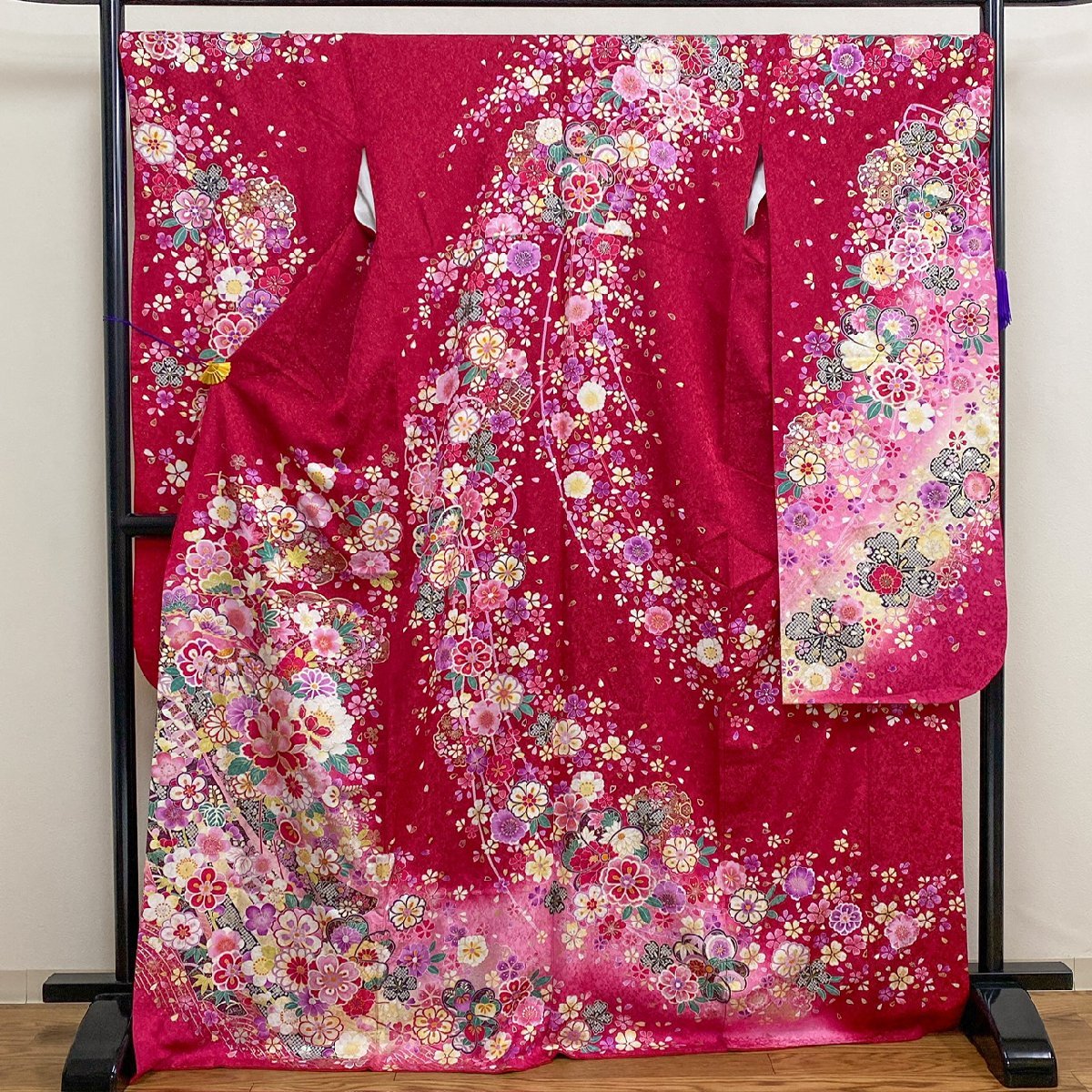 着物月花 金駒刺繍 金彩 銀通し 可憐な花 振袖 正絹 金銀糸