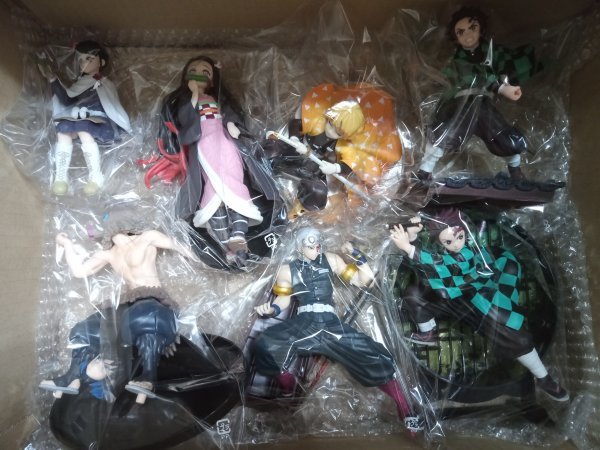 フィギュアまとめ売り　合計85点　大量 ジャンク フィギュア 鬼滅の刃他 箱なし まとめ 大量 総重量約9.9kg 同