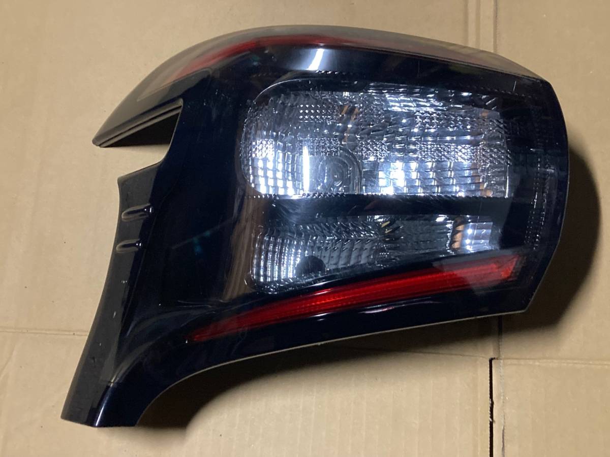 トヨタ シエンタ NSP170G NSP172G NHP170G 前期 純正 テールライト 