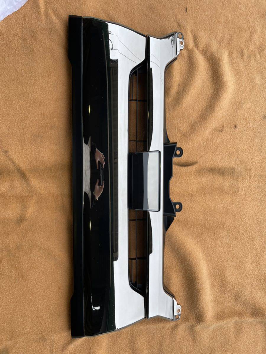 200系ハイエース（ダークプライム）5型　グリルセット