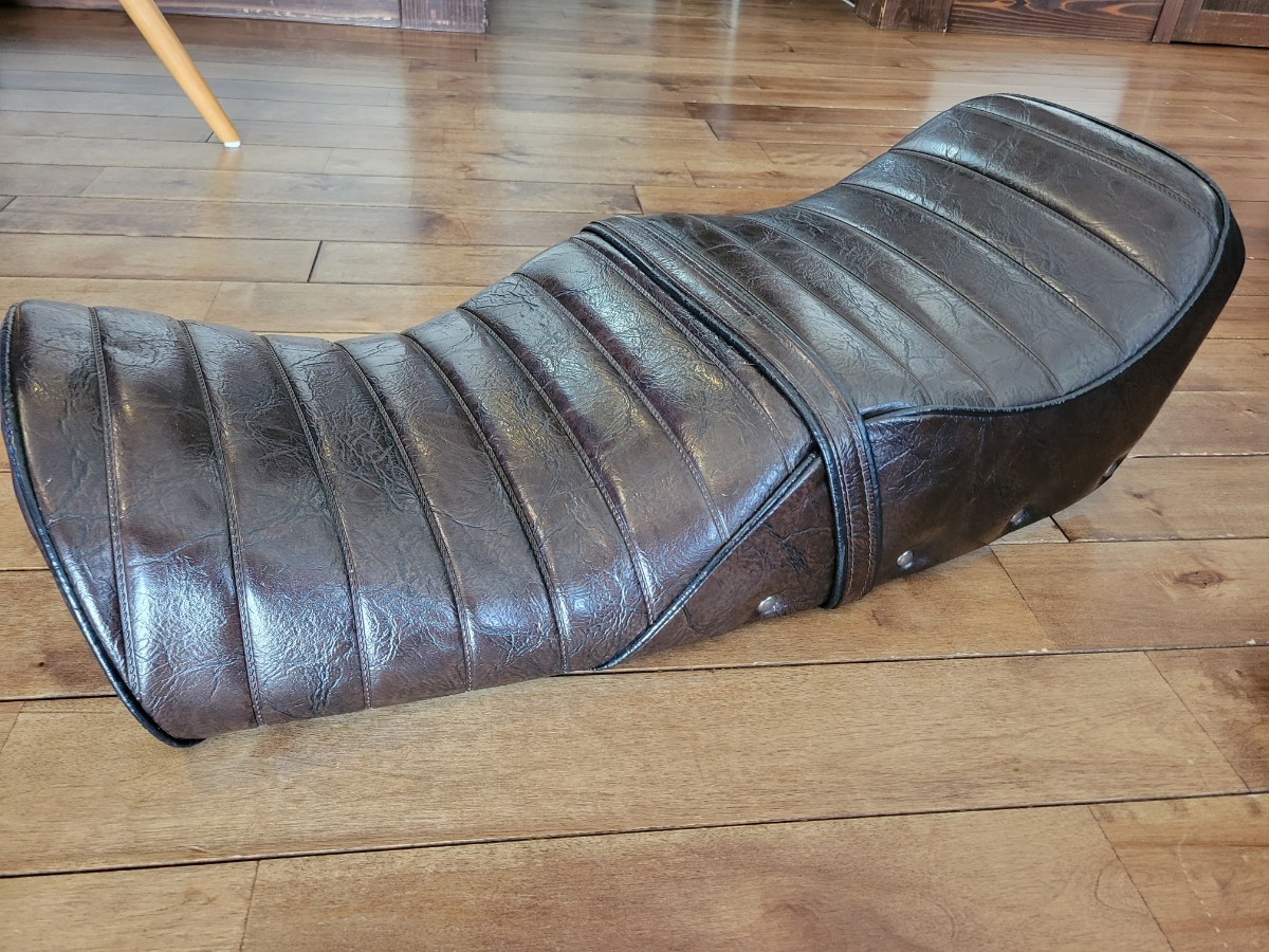 Z400FX　Z550FX　Z400J 　Z500FX　　　　　 タックロールシート　皮　ダークブラウン　リベット付き　シワ加工　中古品　美品　外装