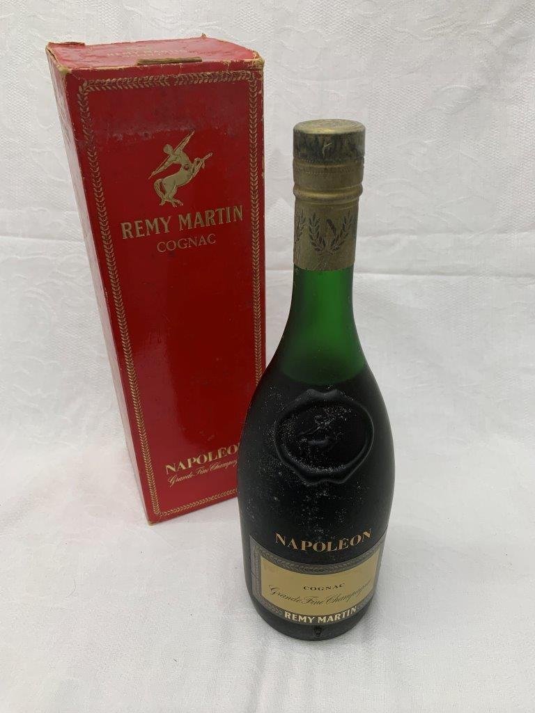 aei2044【送料無料・未開栓】REMY MARTIN レミーマルタン ナポレオン グランドファインシャンパーニュ ブランデー 700ml 40% 箱付